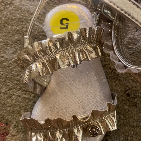 Michael Kors Girls Open Toe Sandals Gold - Picture 4 of 7